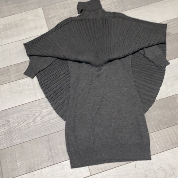 Gorgeous sweater-dress - Picture 2 of 3